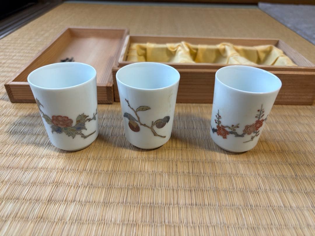 柿右衛門窯元　錦　雅風絵　酒盃　渦福　3個セット　木箱付き