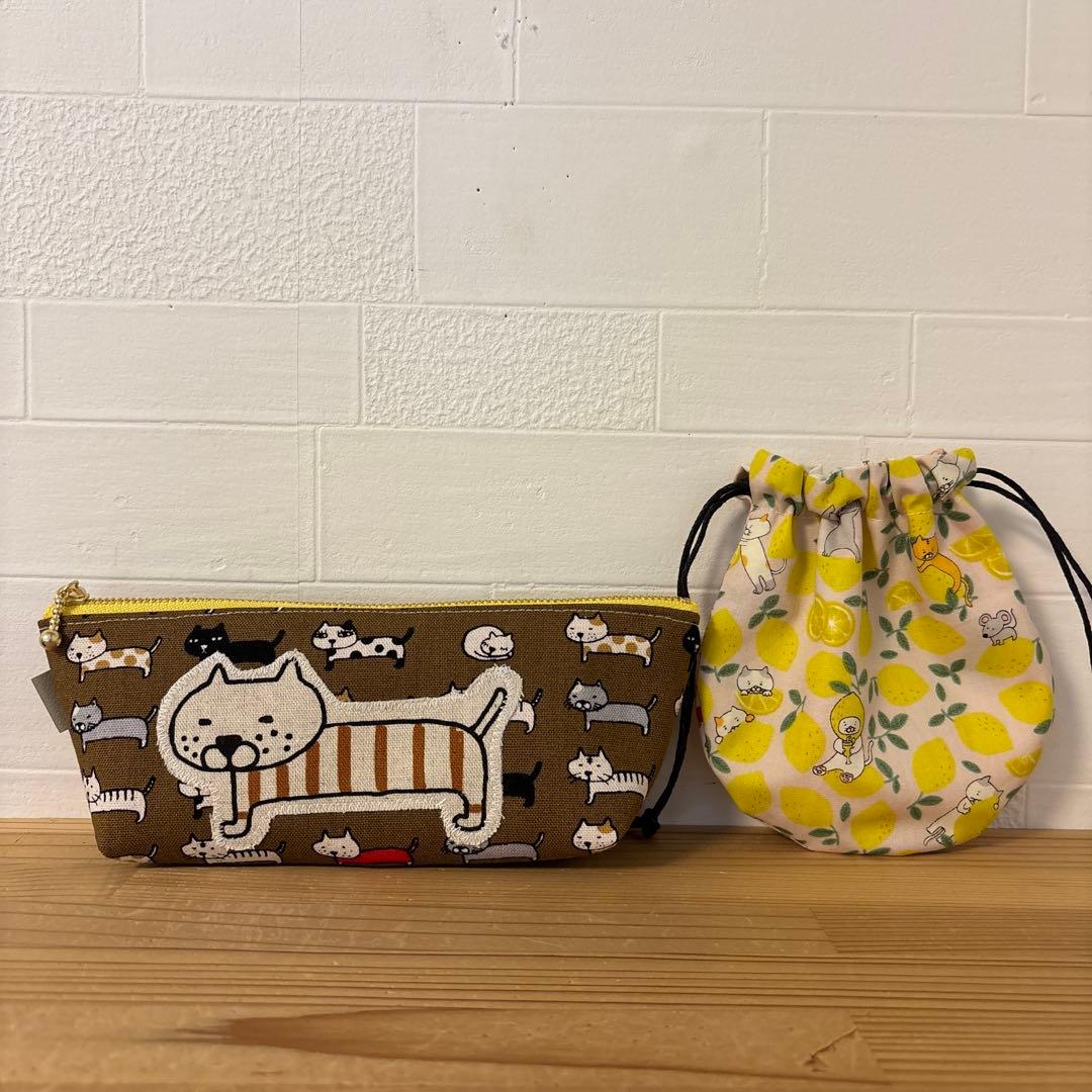 感謝価格　SALE 猫柄　持ち手付き20cmファスナーポーチ　人気　ハンドメイド
