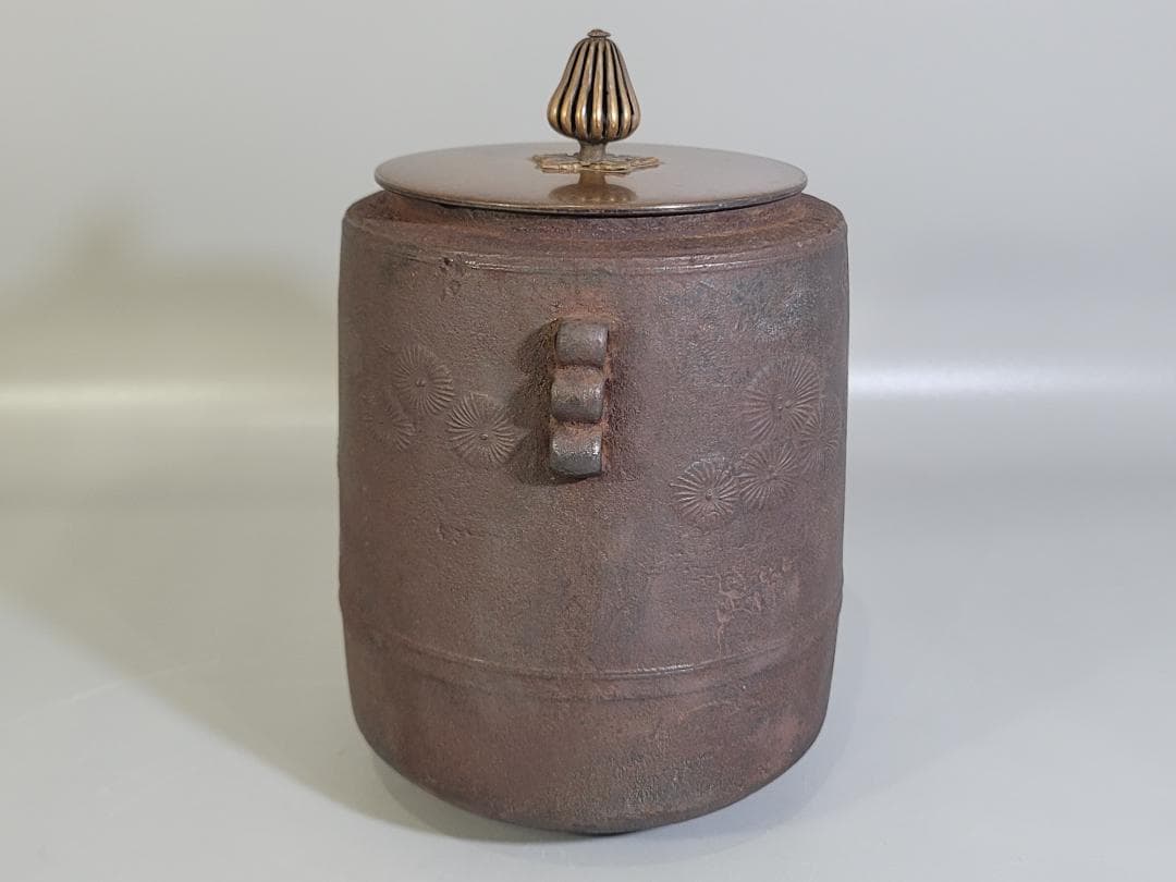 茶道具 菊地紋 筒釜 古作 時代物 DT374
