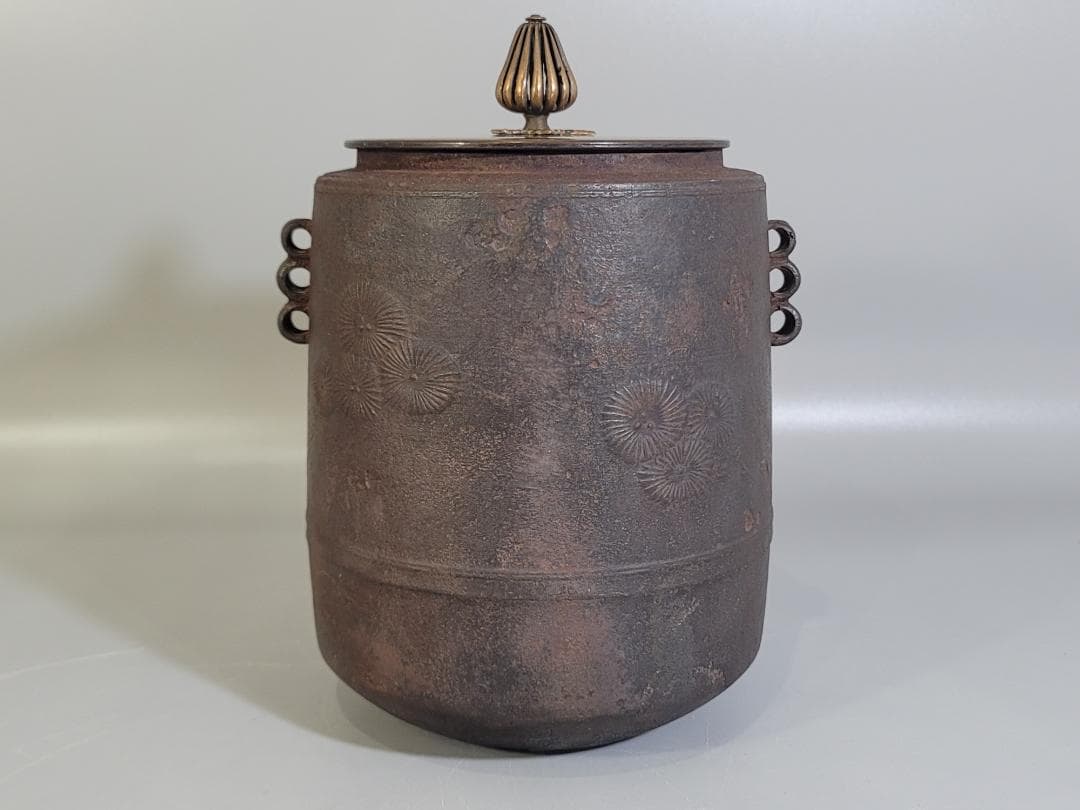 茶道具 菊地紋 筒釜 古作 時代物 DT374