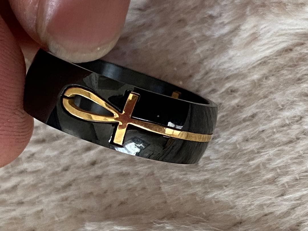 d*3様 メンズ　指輪　オニキス？カーボン？金？