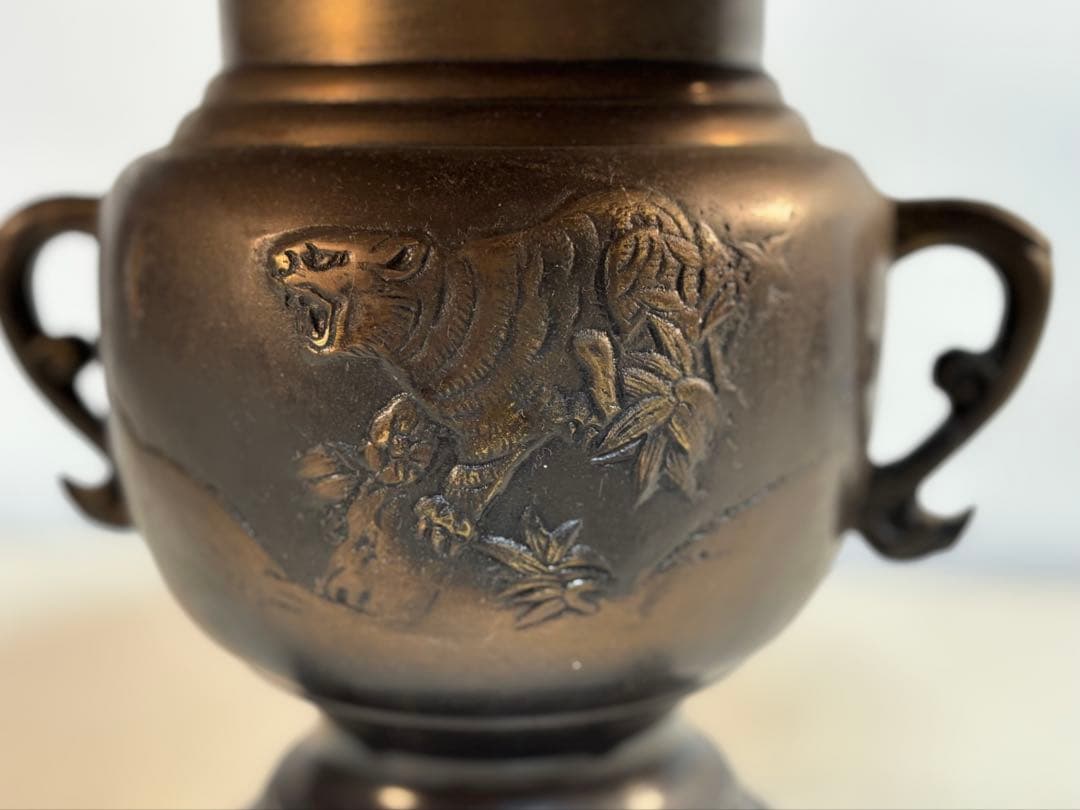 薄端 唐銅 龍 虎 模様　三脚　華道具　花器　茶道具　古道具