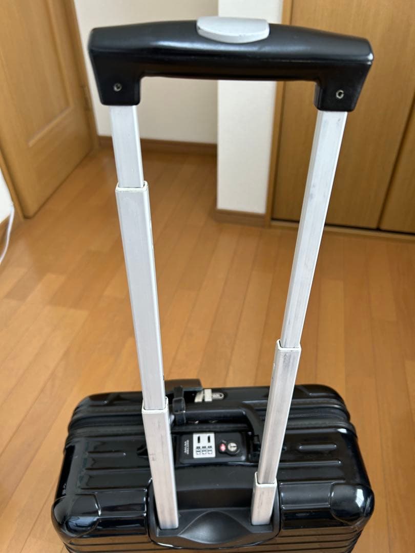 リモワ　サルサデラックス　ブラック　23L 機内持込可