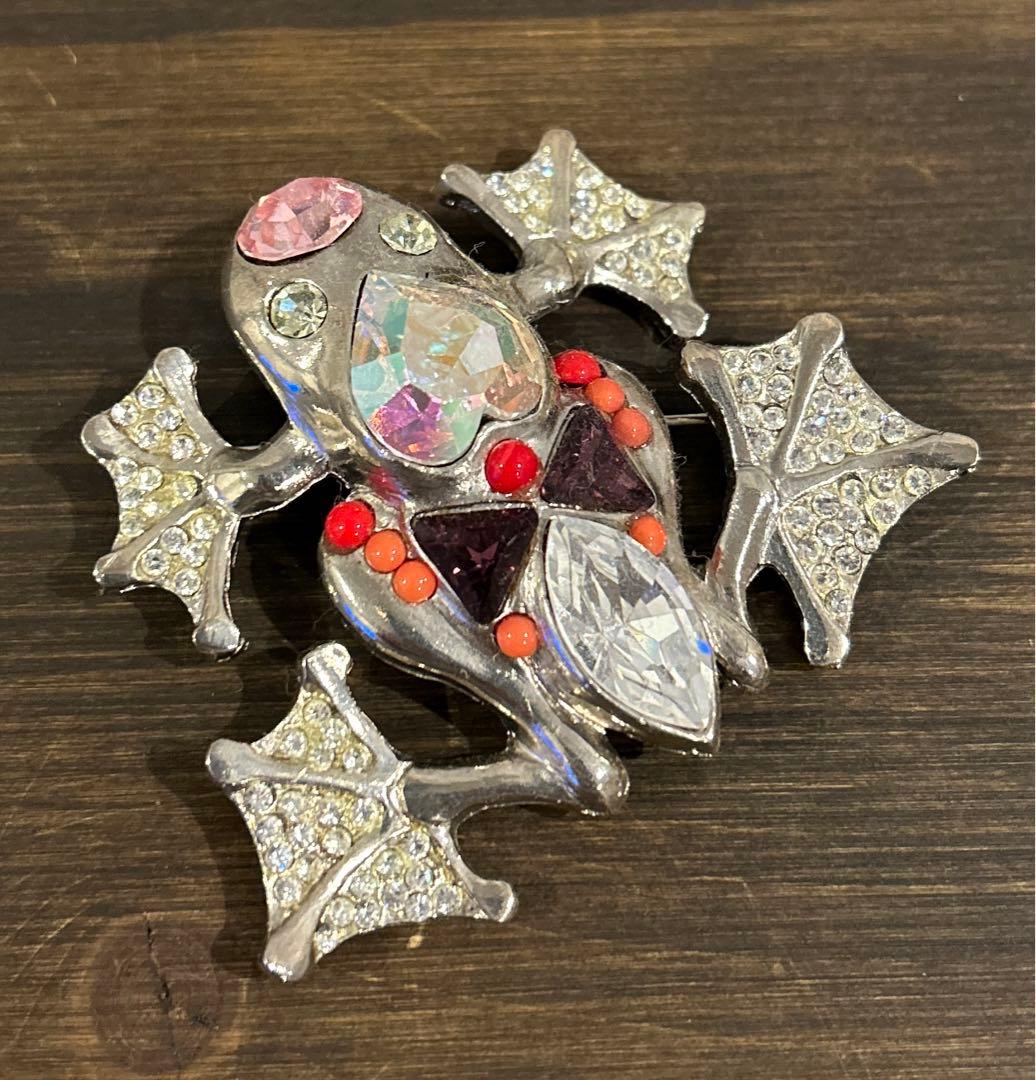 カエルのブローチ　ラクロワ