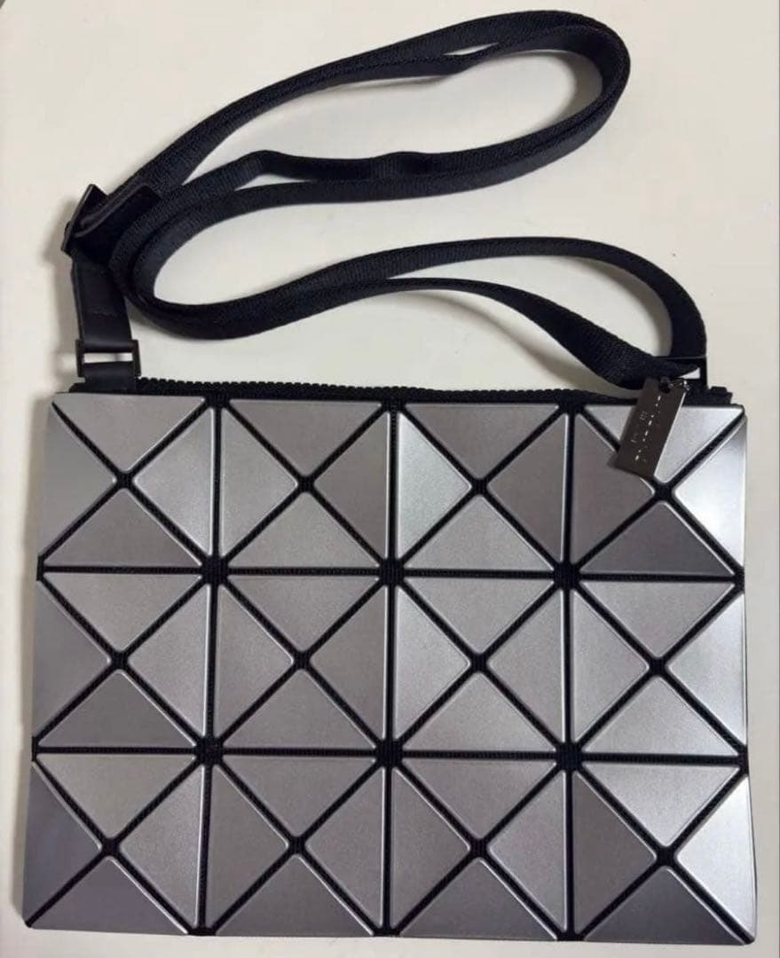 BAO BAO シルバーショルダーバッグ