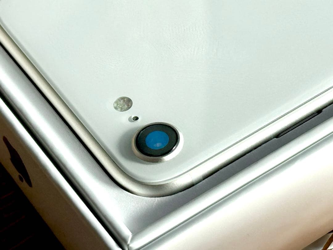 超美品Apple iPhone SE3 スターライト 256GB 84%