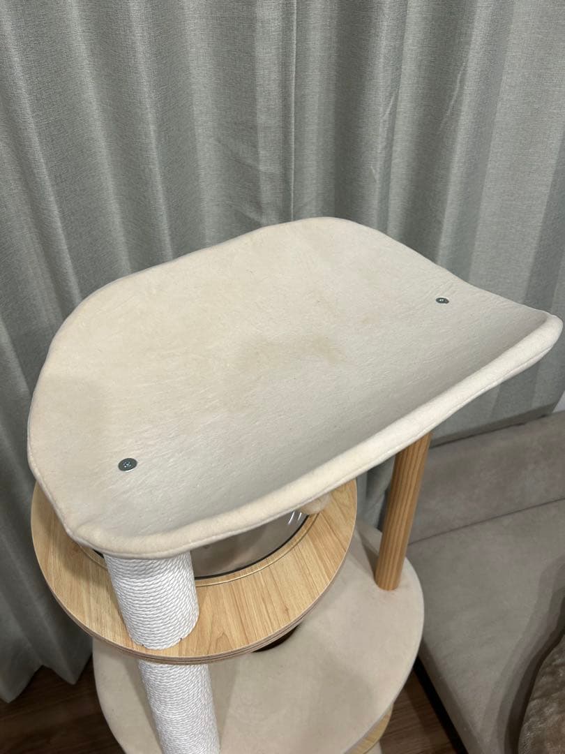 PETEPERA（ペテペラ）　木製　据え置き型　キャットタワー 宇宙船付き