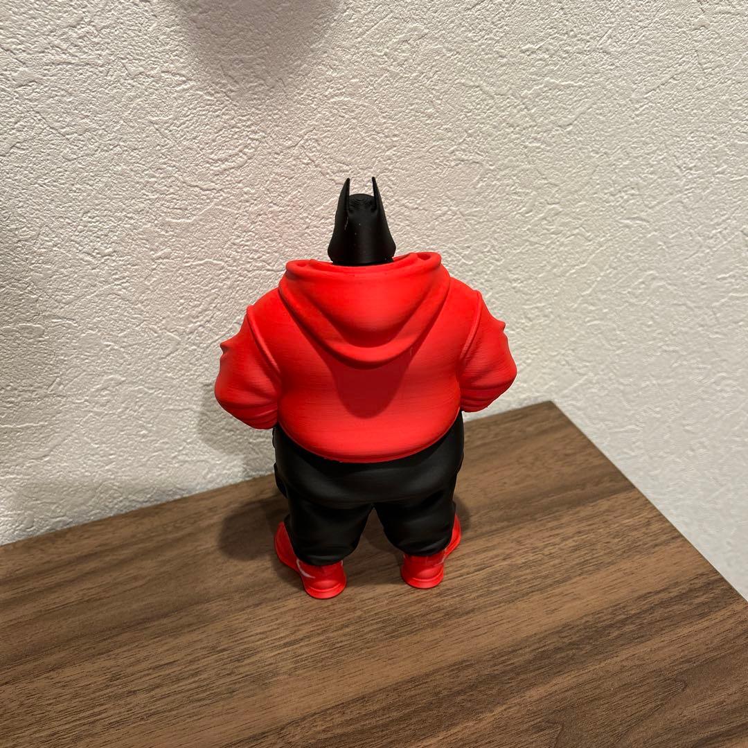 バットマン フィギュア NIKE スニーカー 赤パーカー ストリート風
