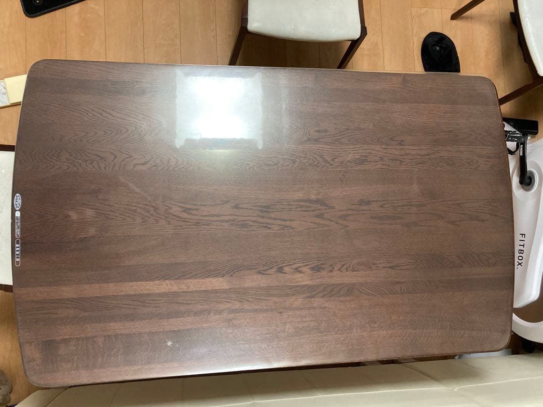 ダークブラウン木製長方形ダイニングテーブル
