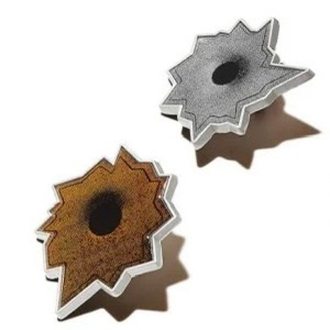 Supreme Bullet Hole Pin ２色セット