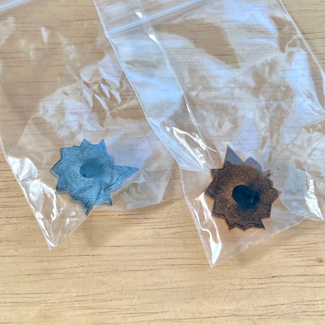 Supreme Bullet Hole Pin ２色セット