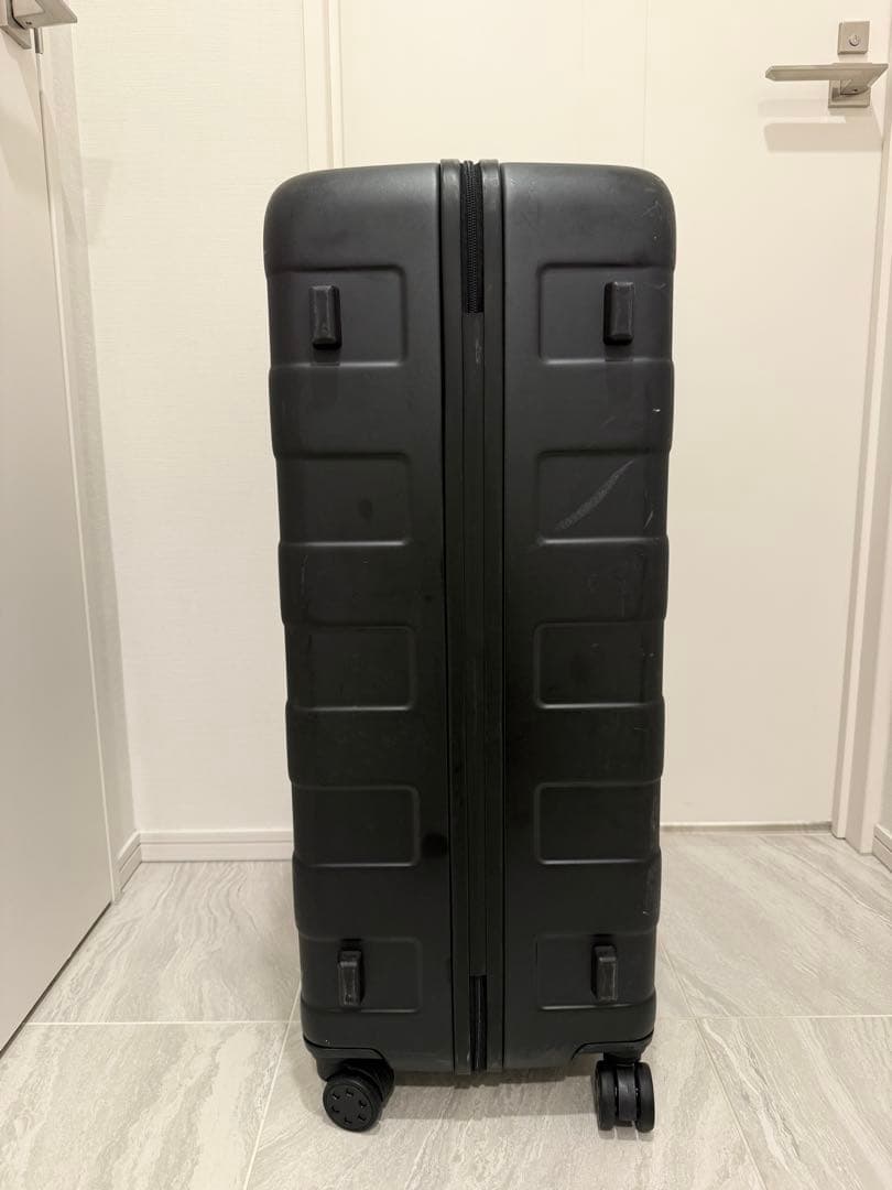 無印良品 バーを自由に調節できる　ハードキャリーケース（１０５Ｌ）①