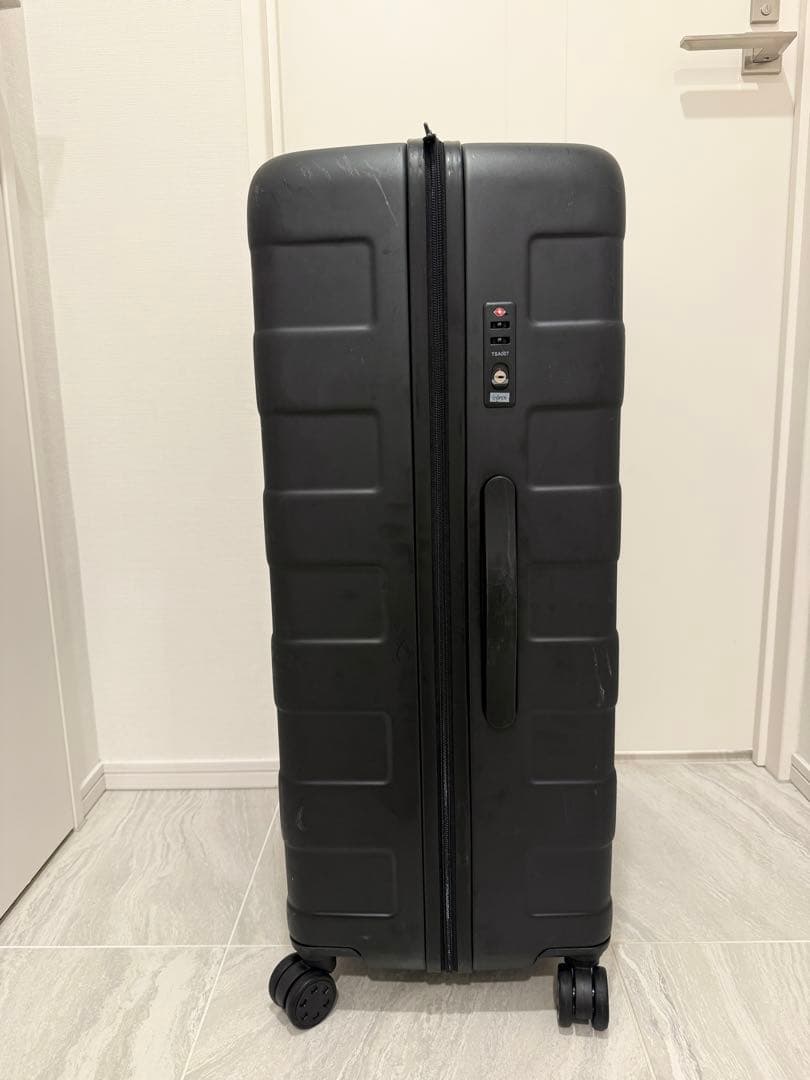 無印良品 バーを自由に調節できる　ハードキャリーケース（１０５Ｌ）①