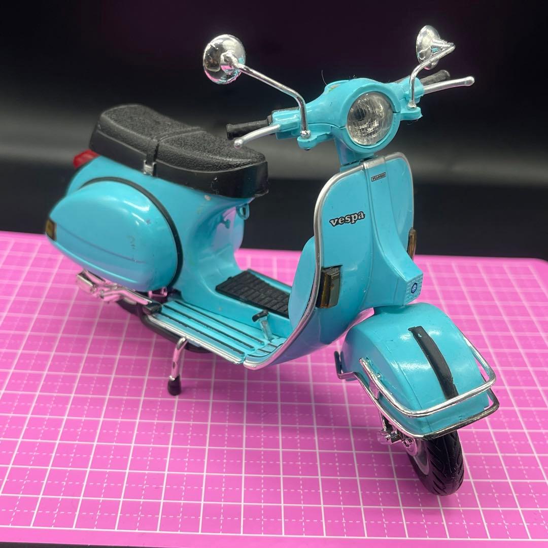 ニューレイ　ベスパ　vespa スクーター　ミニチュア　ミニカー　ドールハウスに