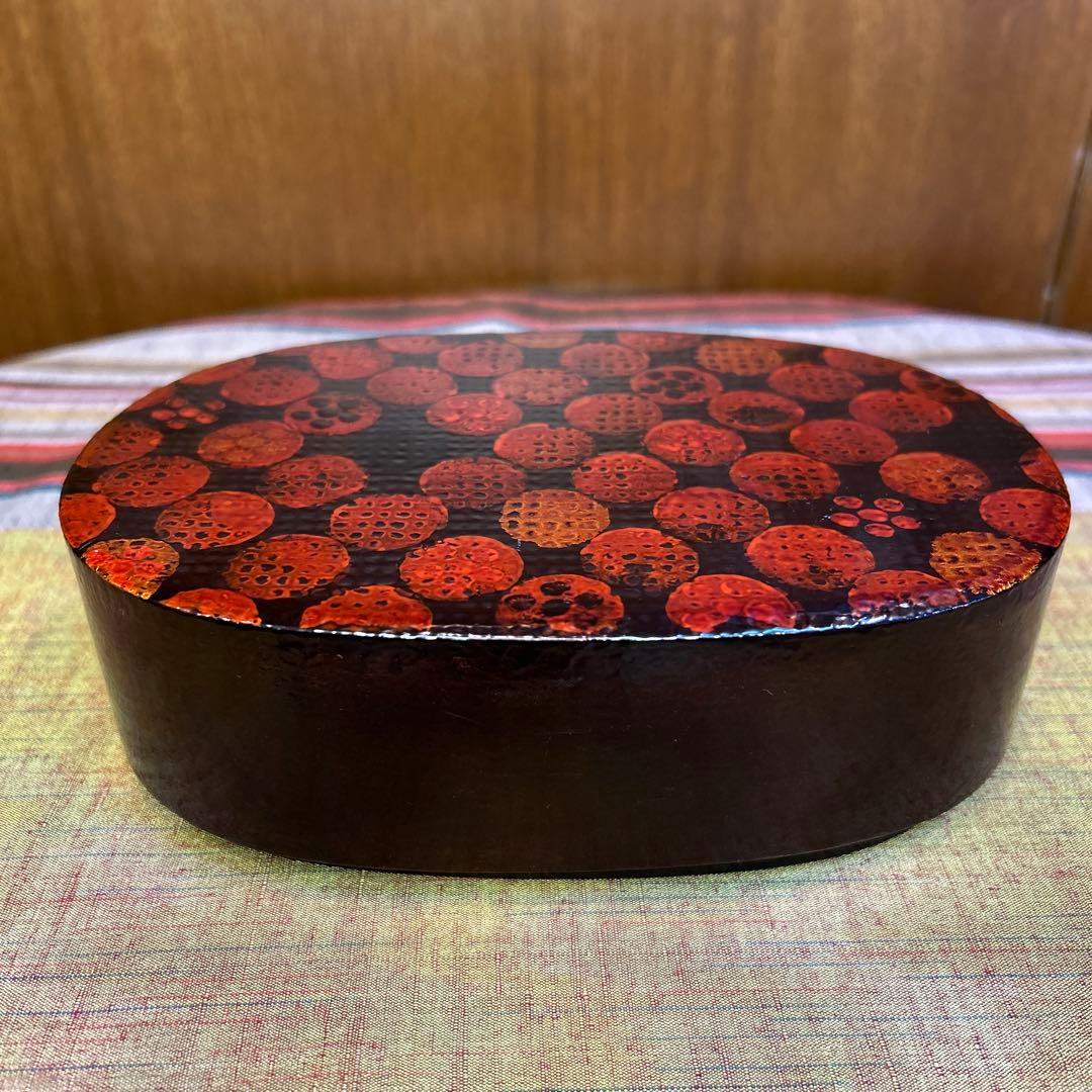 登根　円作　漆器　重箱/塗箱　黒地に赤と金の文様