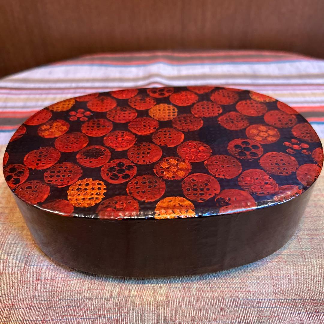 登根　円作　漆器　重箱/塗箱　黒地に赤と金の文様