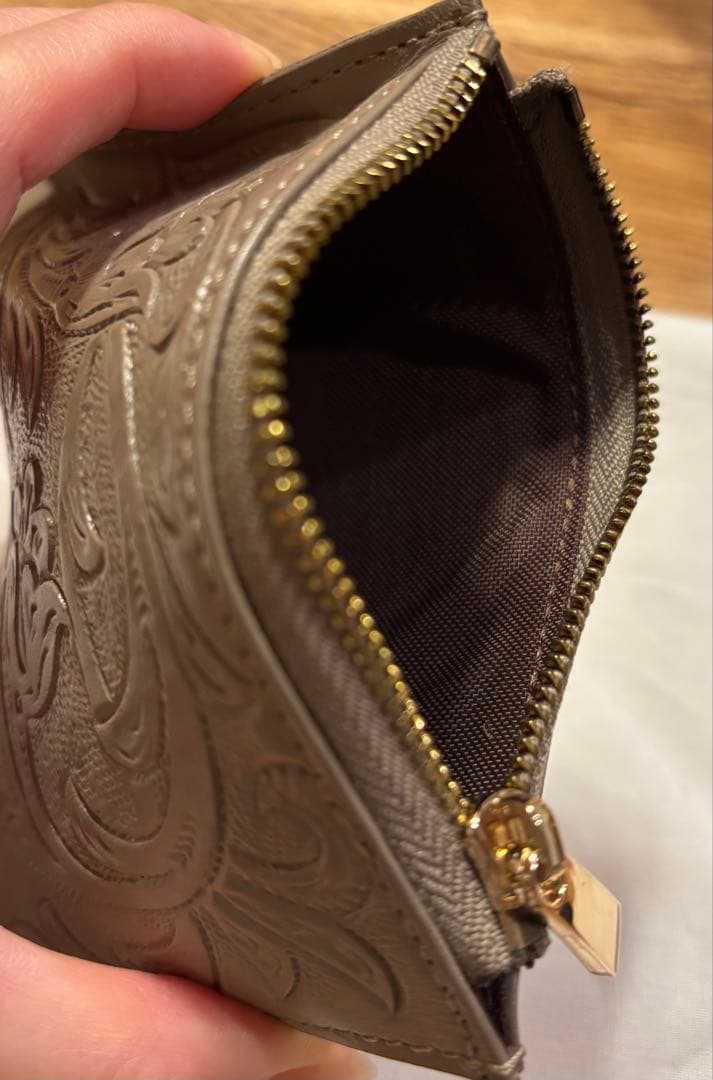 グレースコンチネンタル　カービングトライブス　財布