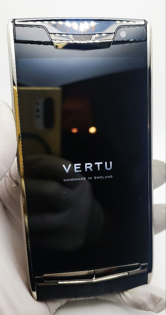 年末限定。高級携帯電話Vertu Signature Touch 美品。訳あり品