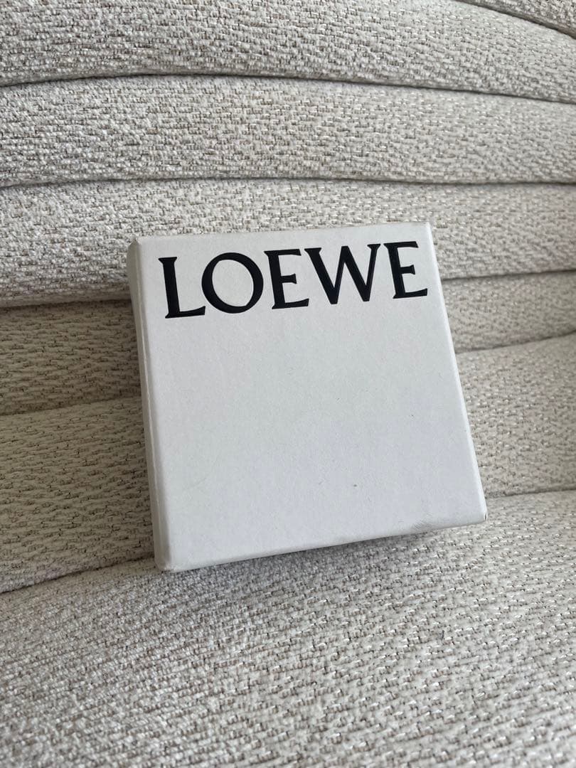 【一度使用！】LOEWE ゴールド リボンブローチ　即日発送❗️