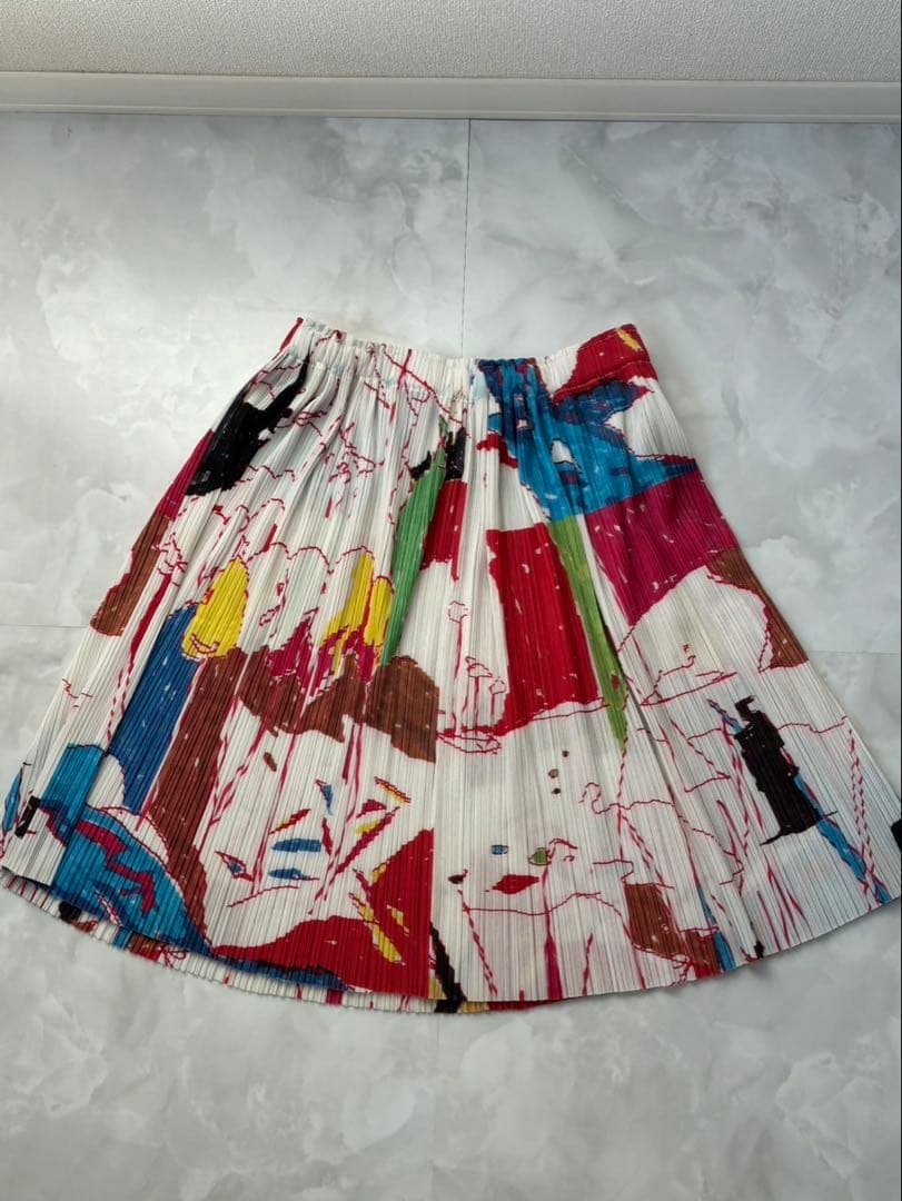 PLEATS PLEASE 抽象画　水彩画　スカート　幾何学