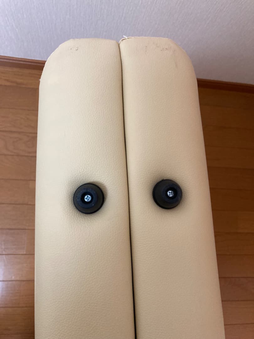 SEVEN BEAUTY 折りたたみエステベッド　クリーム色