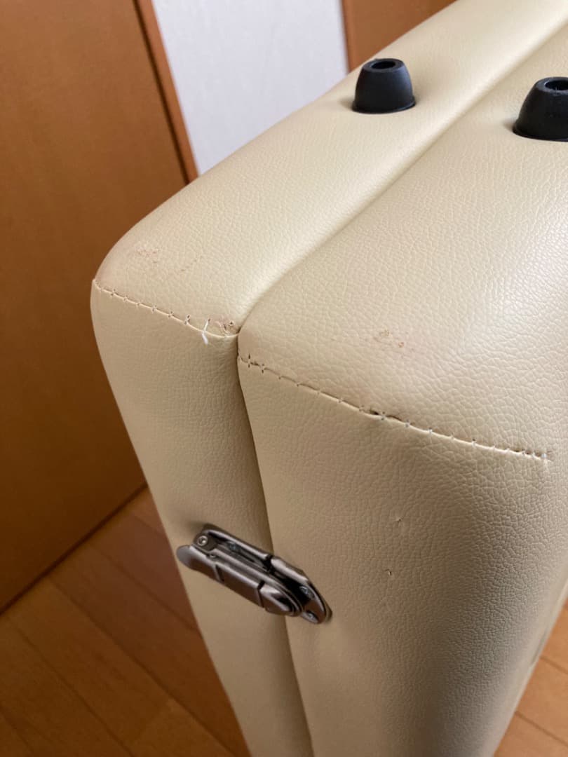 SEVEN BEAUTY 折りたたみエステベッド　クリーム色