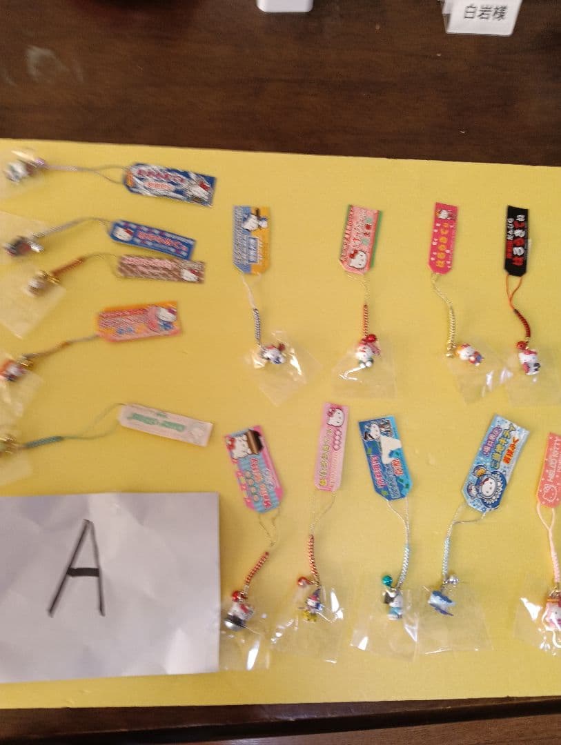 A　ご当地ハローキティファスナーストラップなど日本全国47都道府県制覇　＋１個