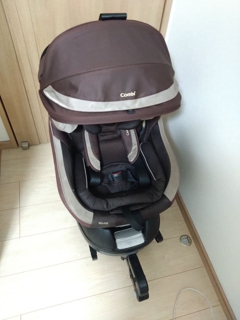 早い者勝ち！Combi ISO-FIX 車用チャイルドシート ブラウン