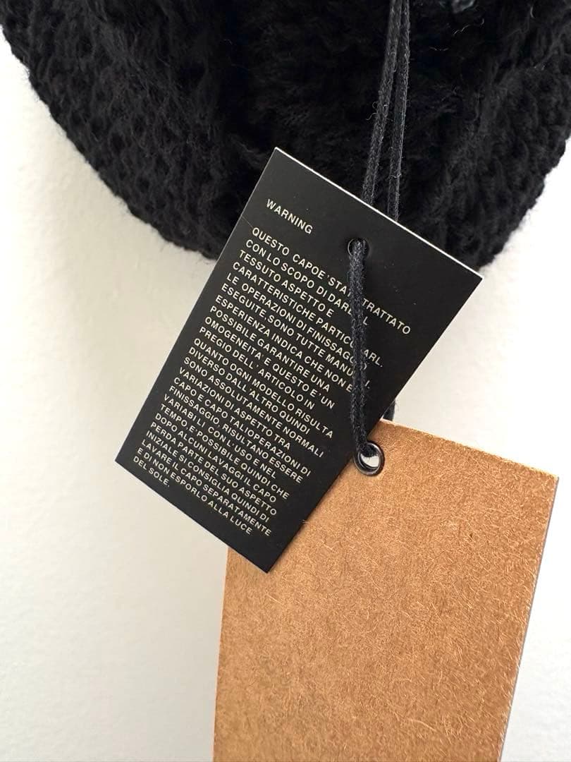 DSQUARED2 新品未使用　タグ付き　ブラックニット帽 ポンポン付き