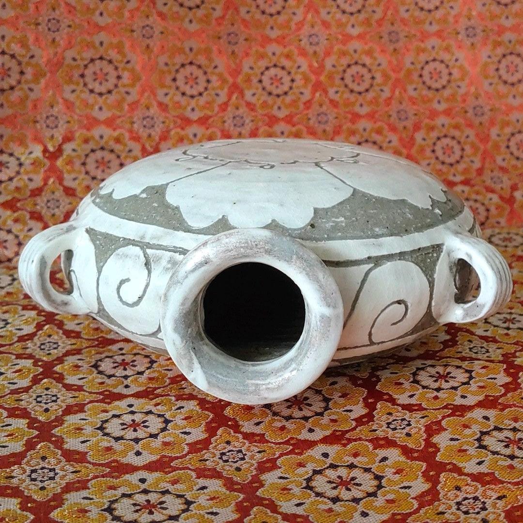 白掻落し　扁壺　三木 忠