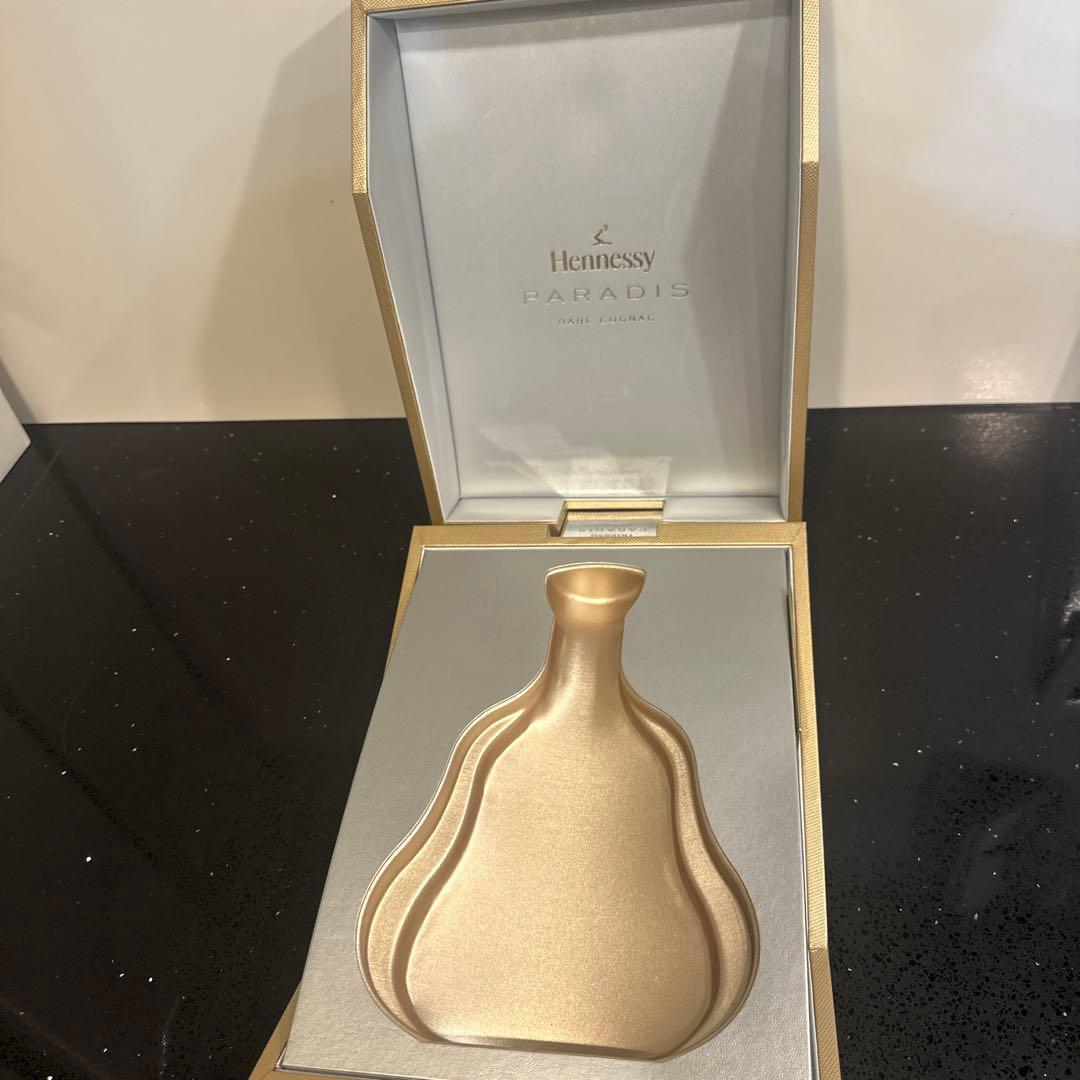 Hennessy Paradis 700ml 専用ボックス付き