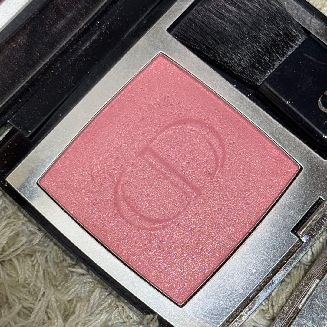 ディオールスキン　ルージュブラッシュ　Dior パウダーチーク ピンク
