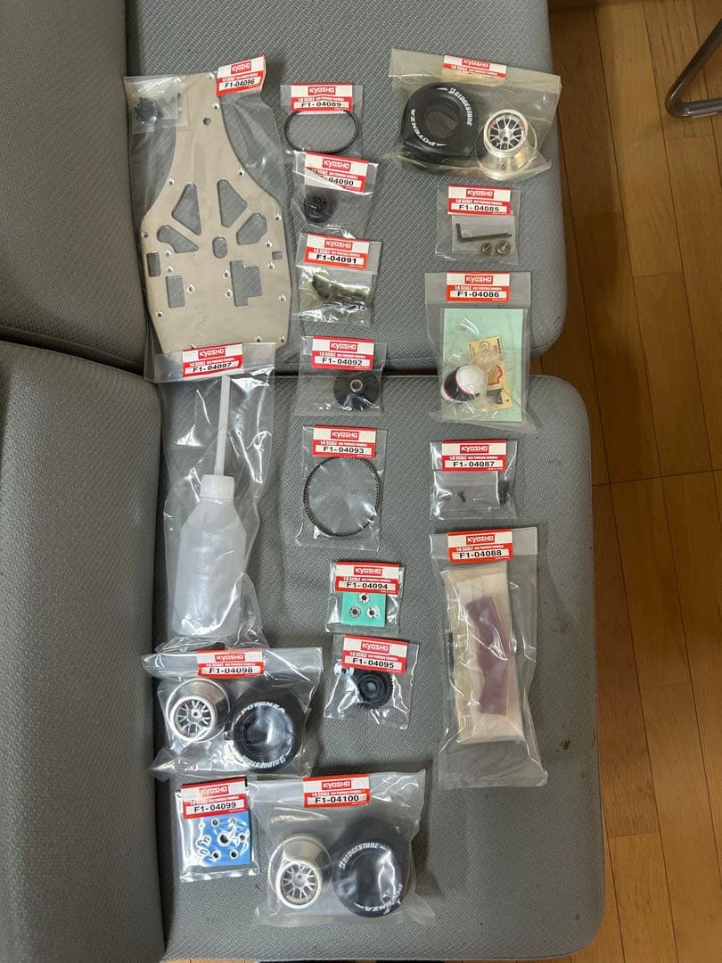 ディアゴスティーニ　フェラーリラジコンカーF2004