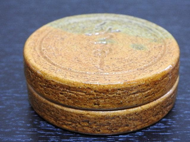 一文字御家元彫字　大樋香合　十代大樋長左衛門（年朗）　共箱　MA25