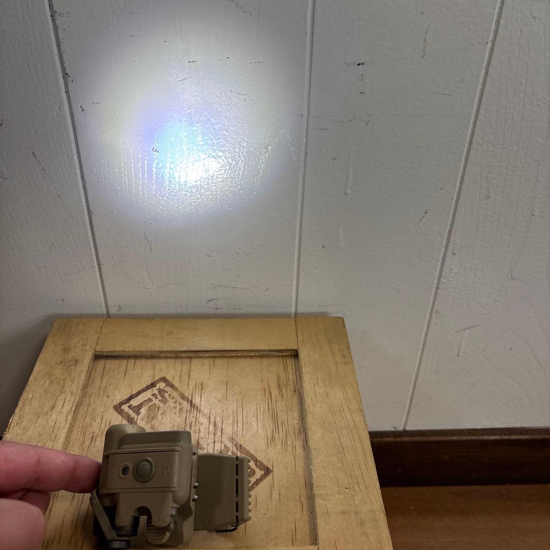 米軍　実物　SUREFIRE HELMET LIGHT HL1-A-TN