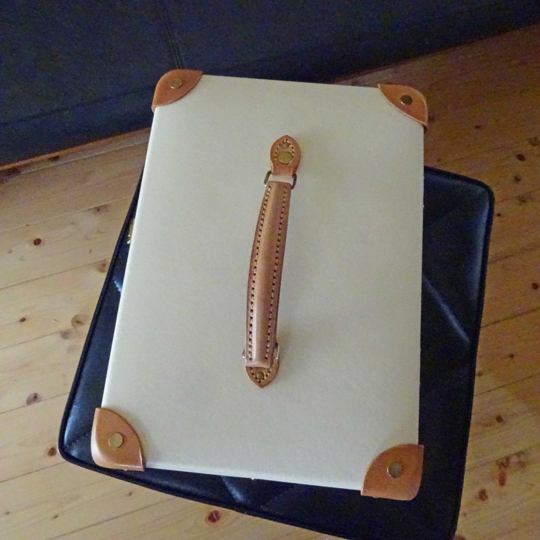 r*i様 GLOBE TROTTER グローブトロッター コスメケース13インチ