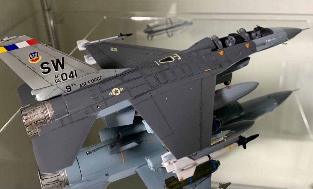 F-16B プラス　ファイティング　ファルコン　1/72