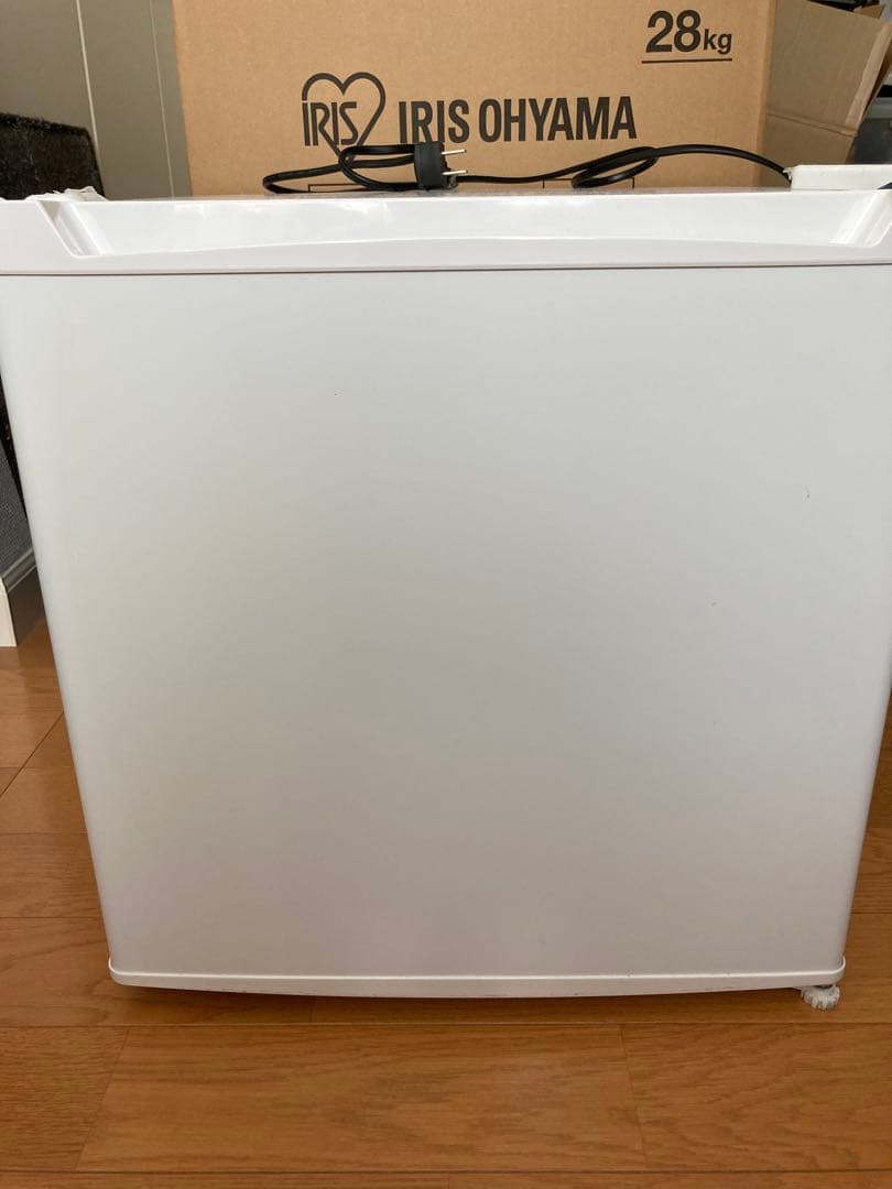 かっちゃん オーヤマ製　ホワイト冷凍庫