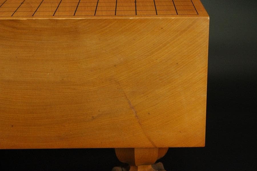 囲碁 碁盤 本榧 良木目 足付 総高26.8cm 厚み15cm 良品(A267)