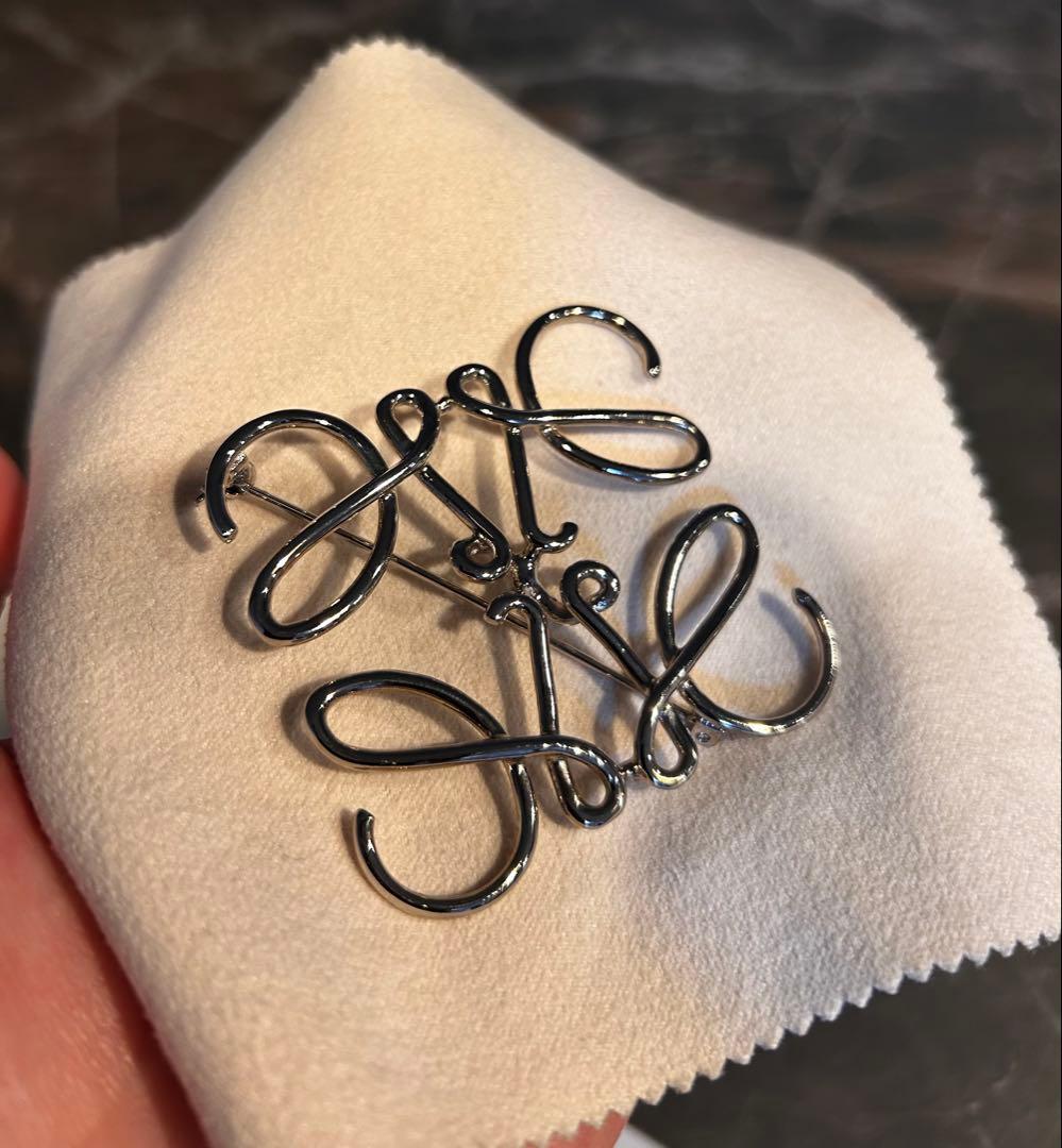 【極美品】LOEWE ロエベ アナグラムブローチシルバー