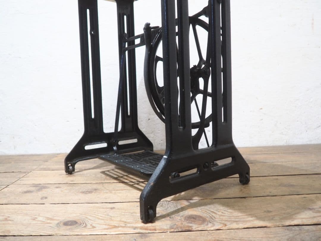 1224 ラワンの一枚天板　シンガーミシンテーブル　デスク　レトロ　ビンテージ