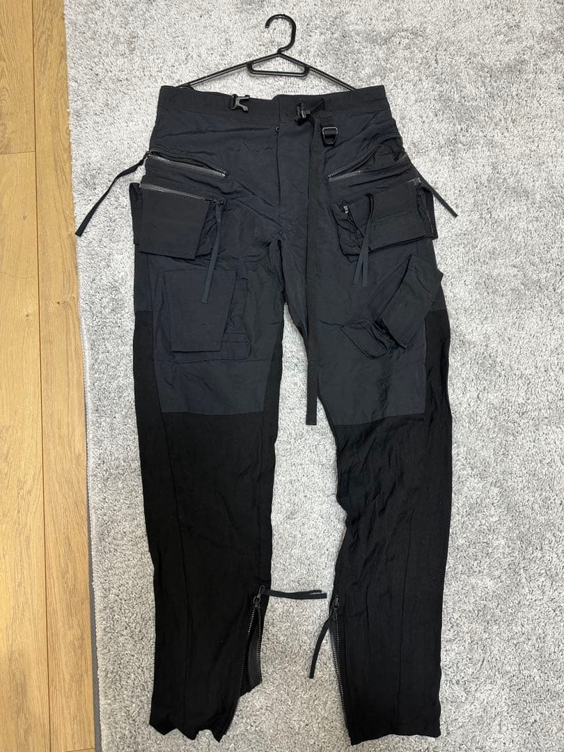 JULIUSブラックカーゴパンツ