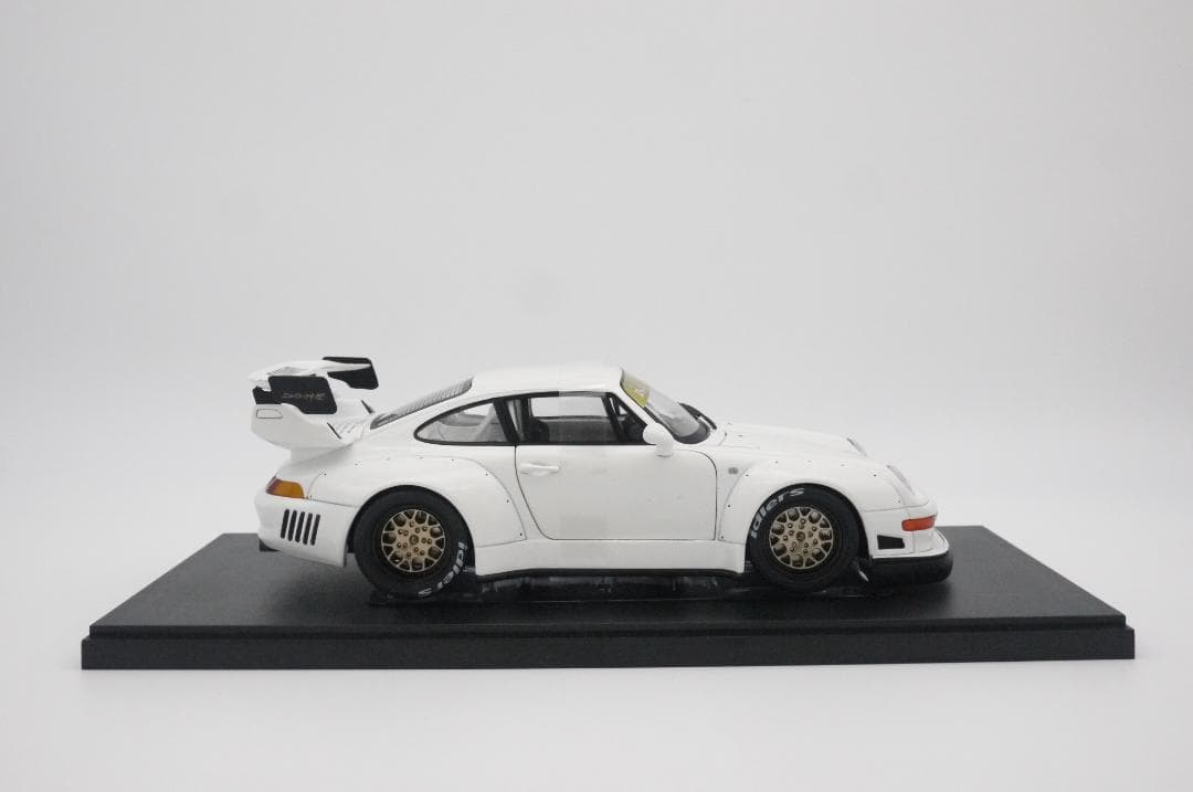 1/18 ポルシェ 911 (993) RWB Rauh-Welt ホワイト