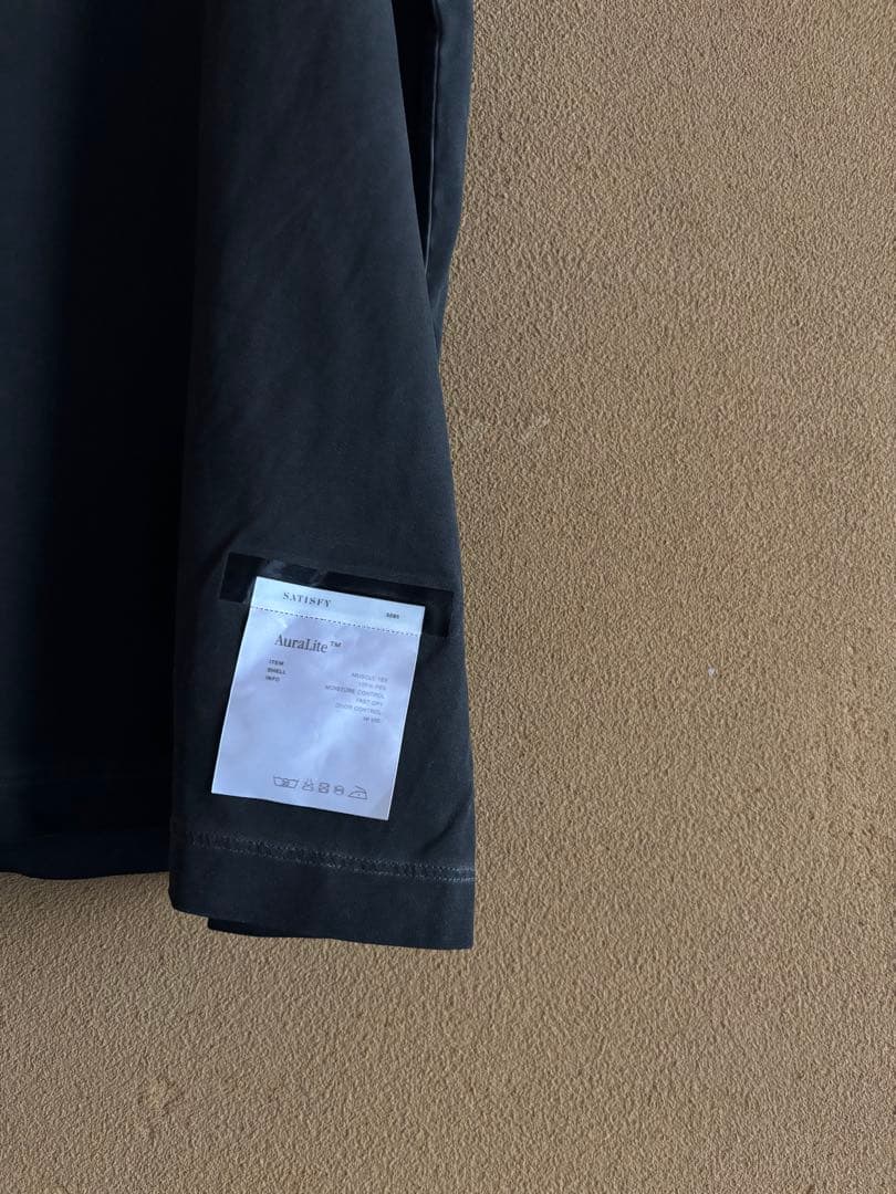 SATISFY ブラック タンクトップ ノースリーブ