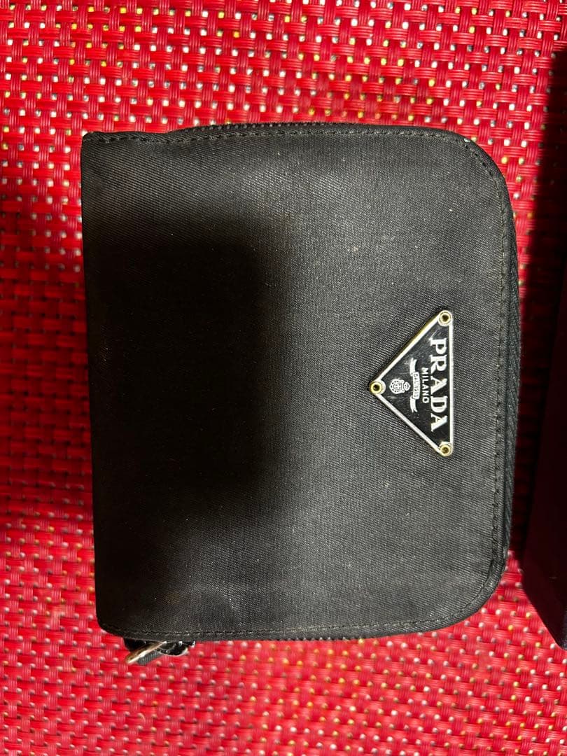 PRADA 二つ折り財布 ブラック　箱あり