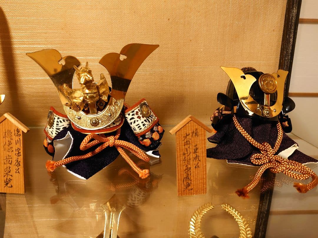 日本の伝統的な兜飾り 12体セット