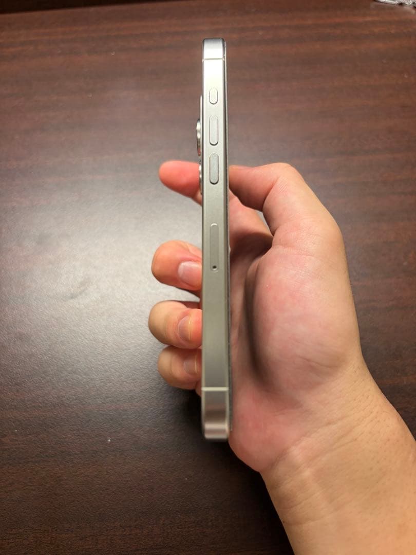 iPhone 15Pro 256GB ホワイトチタニウム simフリー