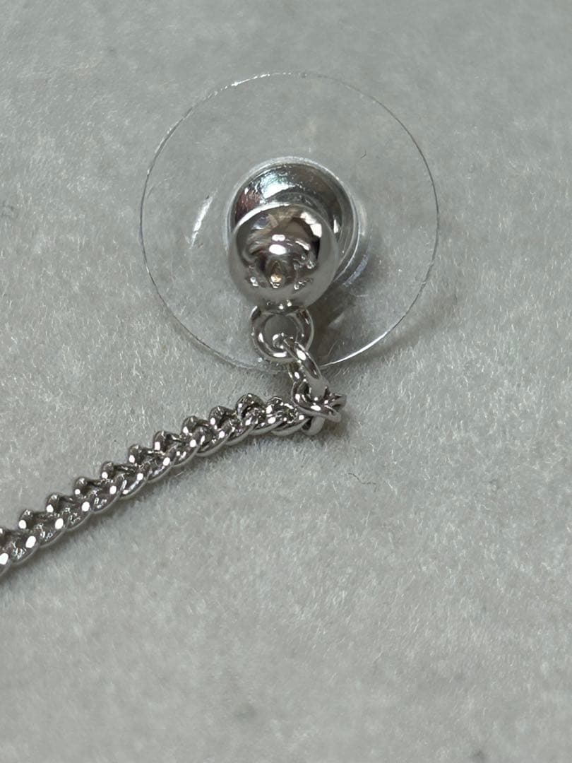 CHANEL シルバーロゴドロップピアス