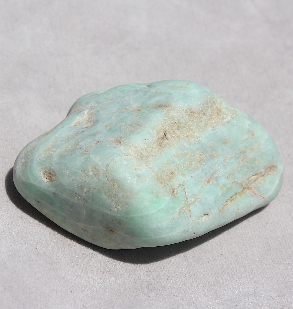 ［緑の美翡翠］糸魚川翡翠 原石 216.2g