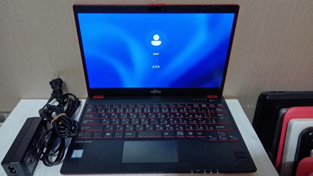 Fujitsu Lifebook uh75/b3 8世代i7